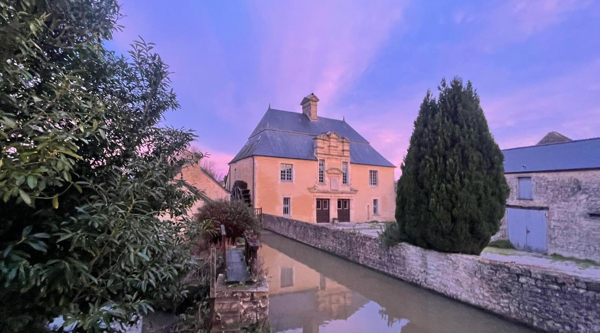 Bed and Breakfast Le Beau Moulin Trevieres Zewnętrze zdjęcie